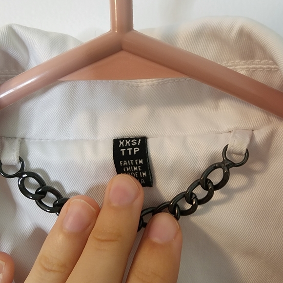 Le Chateau white trench coat - Picture 3 of 8